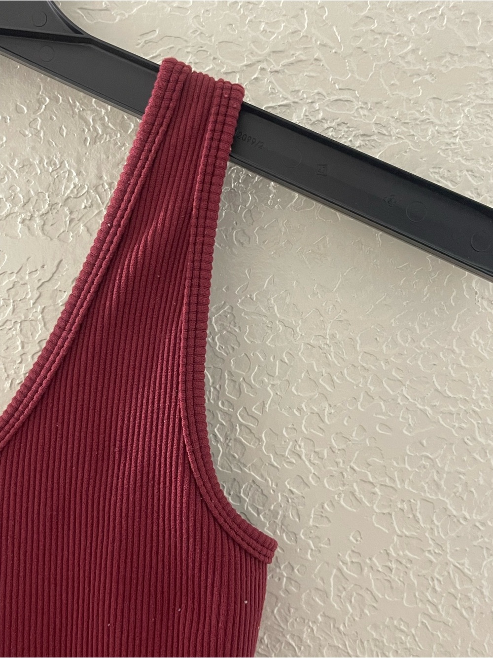 Only Ribbed Wine V-Neck Tank Top Large - Picture 3 of 5